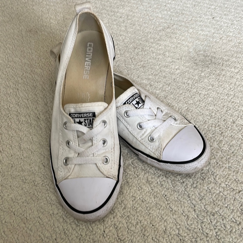 Ladies white ballet Converse as 8.5